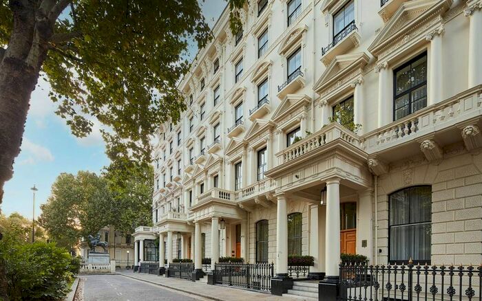 3 Bedroom Flat To Rent In Hyde Park Gate, Kensington, London, SW7