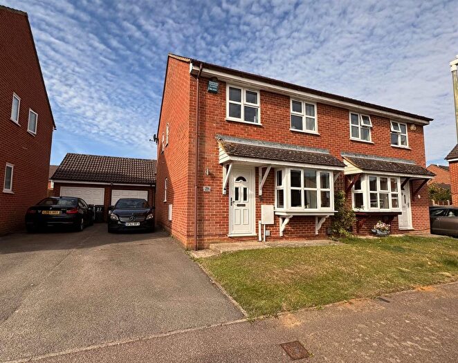 3 Bedroom Semi-Detached House To Rent In The Hedgerow, Grove Green, Maidstone, Kent, ME14