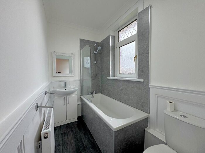 3 Bedroom Flat To Rent In Hartstone Road, Pollok, Glasgow, G53