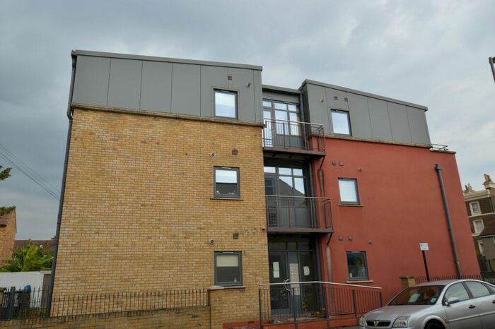 1 Bedroom Flat To Rent In Leamington Court, E17