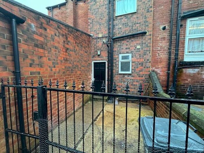 2 Bedroom Flat To Rent In St. Marys Close, Leeds, West Yorkshire, LS12