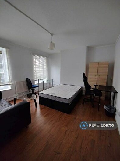 3 Bedroom Flat To Rent In Chamberlain House, London, NW1