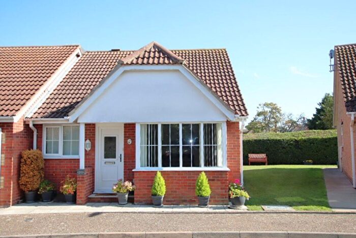 2 Bedroom Bungalow For Sale In Lyon Close, Clacton On Sea, CO15