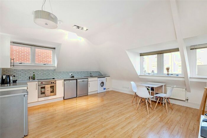 1 Bedroom Flat To Rent In Upper Richmond Road, Putney, London, SW15