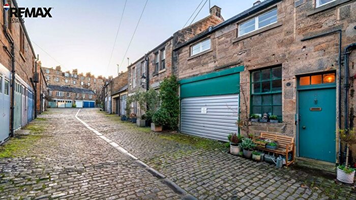2 Bedroom Mews For Sale In Lennox Street Lane, Edinburgh, EH4