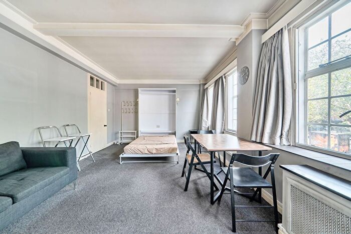 Studio To Rent In Kings Court North, Chelsea, London, SW3