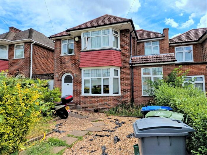3 Bedroom Maisonette To Rent In Beverley Drive, Edgware, HA8