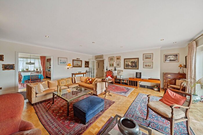 3 Bedroom Flat For Sale In Thornbury House, Thornbury Square, Highgate, London, N6