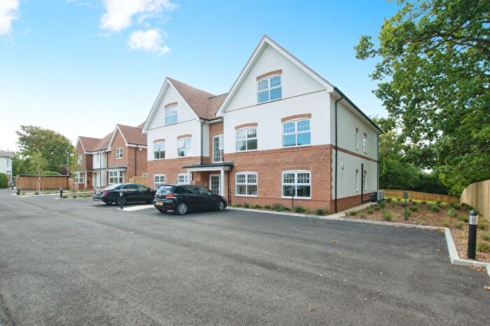 2 Bedroom Flat For Sale In Christchurch Road, Ferndown, BH22