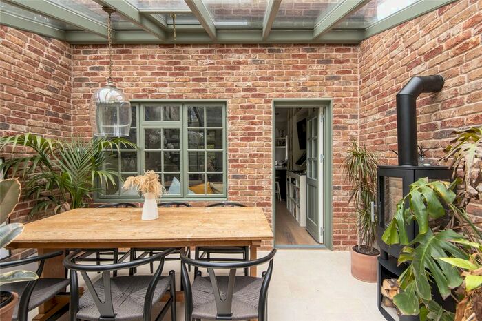 1 Bedroom Detached House To Rent In The Avenue, Turnham Green, W4