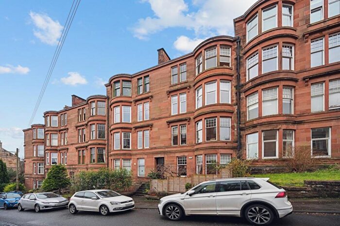 2 Bedroom Flat To Rent In Grantley Gardens, Flat -, Shawlands, Glasgow, G41