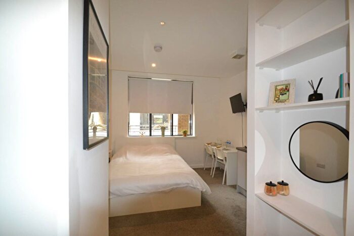 1 Bedroom Studio To Rent In London Road, Kingston Upon Thames, KT2