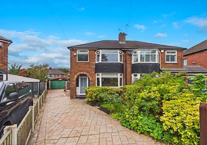3 Bedroom Semi Detached House For Sale In Pinfold Road, Worsley, Manchester, M28