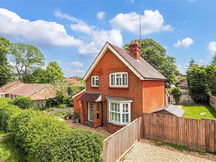 3 Bedroom Detached House For Sale In Whynot Lane, Andover, SP10