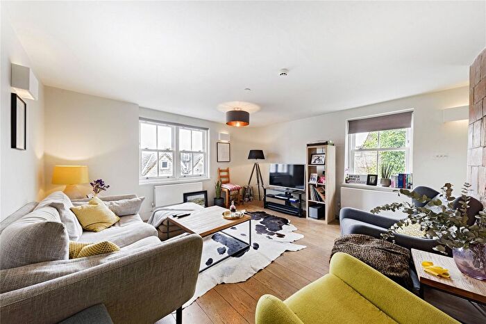 2 Bedroom Mews To Rent In Felgate Mews, Studland Street, Hammermsith, London, W6