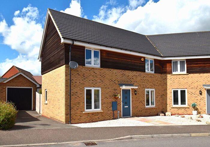 3 Bedroom Semi Detached House For Sale In Knights Way, St. Ives, PE27