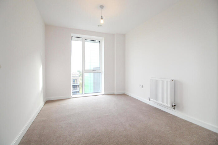 2 Bedroom Flat To Rent In Crossways, Windsor Road, Slough, SL1