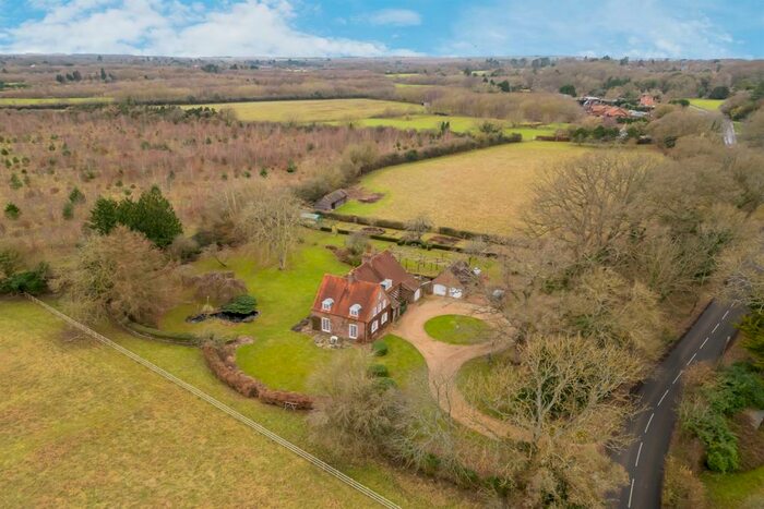 5 Bedroom Detached House To Rent In Rotherfield Greys, Henley-on-Thames, RG9