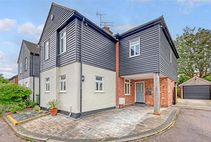 3 Bedroom Semi Detached House For Sale In Larkin Close, Hutton, Brentwood, CM13