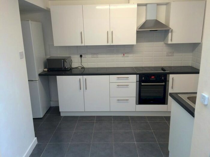 5 Bedroom Detached House To Rent In Fenton's Avenue, London E13