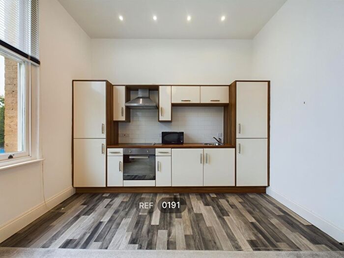 1 Bedroom Flat To Rent In Lawns Court, Sutton, Hull, HU7