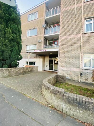 2 Bedroom Flat To Rent In Weston Court, Holton Road, Barry, CF63