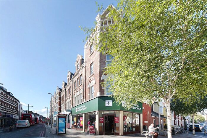2 Bedroom Flat To Rent In St John's Road, Battersea, SW11