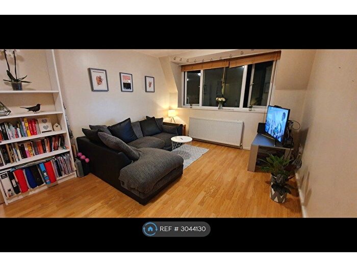 1 Bedroom Flat To Rent In Meanwood, Leeds, LS6
