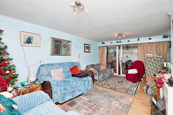 2 Bedroom Semi-Detached Bungalow For Sale In Henhurst Ridge, Burton-On-Trent, DE13