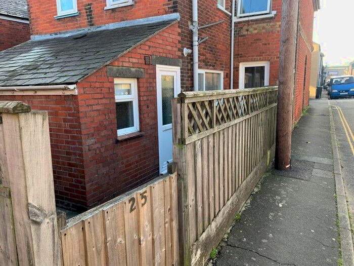 1 Bedroom Flat To Rent In New Street, Newport, PO30