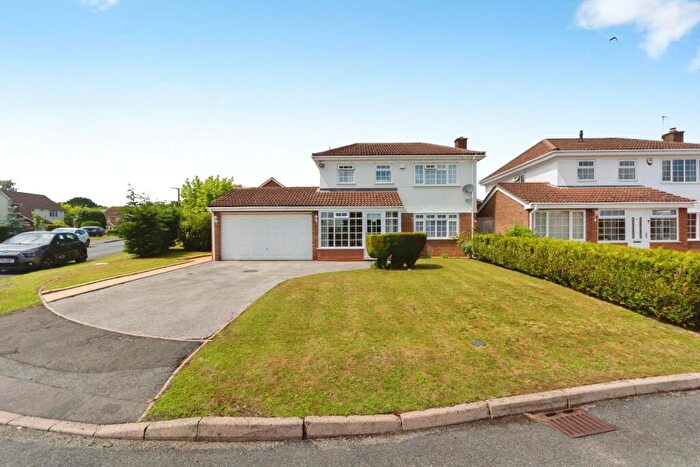 4 Bedroom Detached House For Sale In Barnfield Drive, Solihull, B92