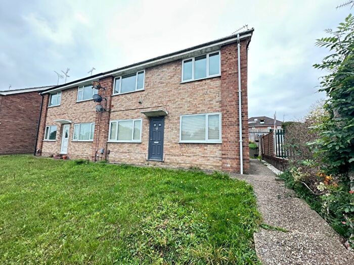 2 Bedroom Maisonette To Rent In Deep Denes, Luton, Bedfordshire, LU2