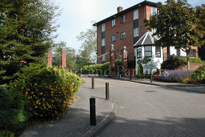 2 Bedroom Apartment To Rent In Great Heathmead, Haywards Heath, RH16