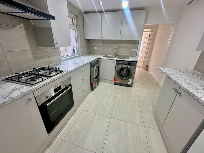 2 Bedroom Flat To Rent In Ground Floor Flat, Southall, UB1