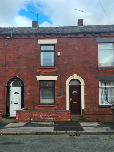 3 Bedroom House To Rent In Esther Street, Oldham, OL4