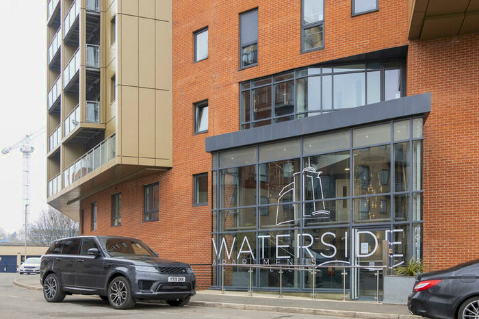 2 Bedroom Flat To Rent In Waterside Apartments, Gotts Road, City Centre, Leeds, LS12