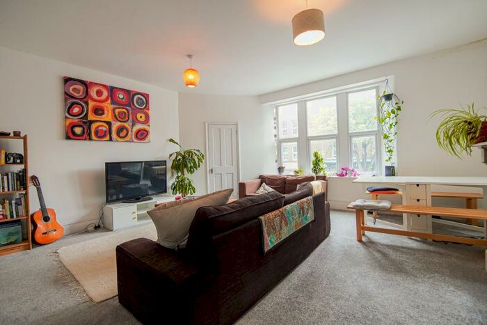 3 Bedroom Maisonette To Rent In North Street, Southville, Bristol, BS3