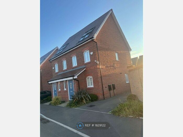 3 Bedroom Semi-Detached House To Rent In Velveteen Crescent, Worsley, Manchester, M28