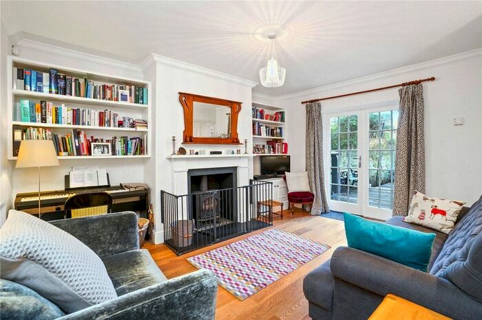 2 Bedroom Flat To Rent In Coningham Road, London, W12