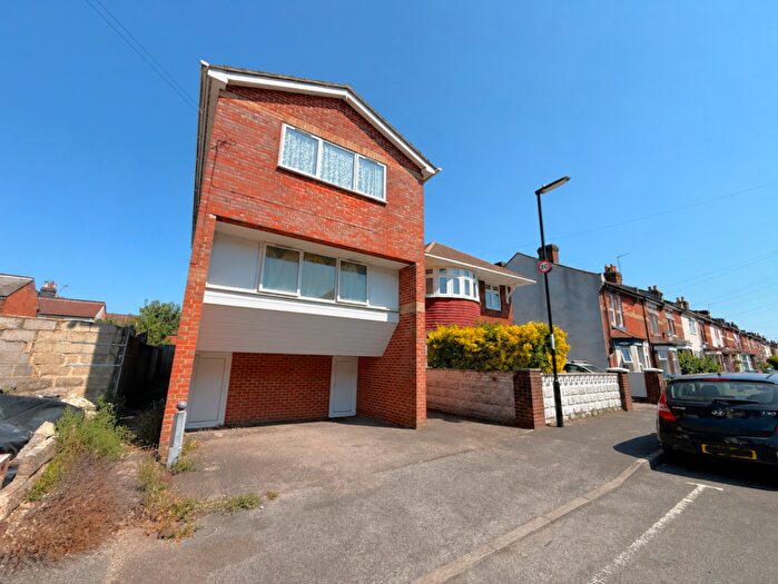 1 Bedroom Maisonette For Sale In Grove Road, Southampton, SO15