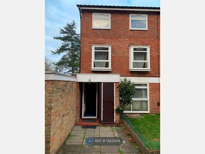 2 Bedroom Maisonette To Rent In Cotelands, Croydon, CR0