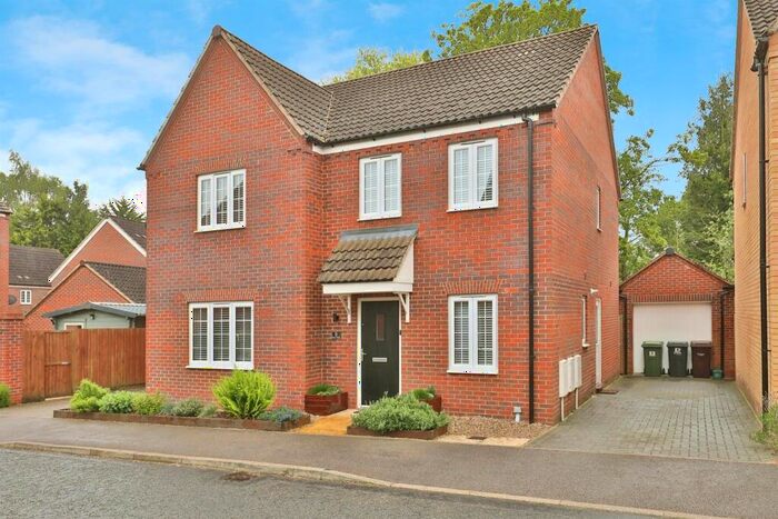 4 Bedroom Detached House For Sale In Willow Close, Brundall, Norwich, NR13