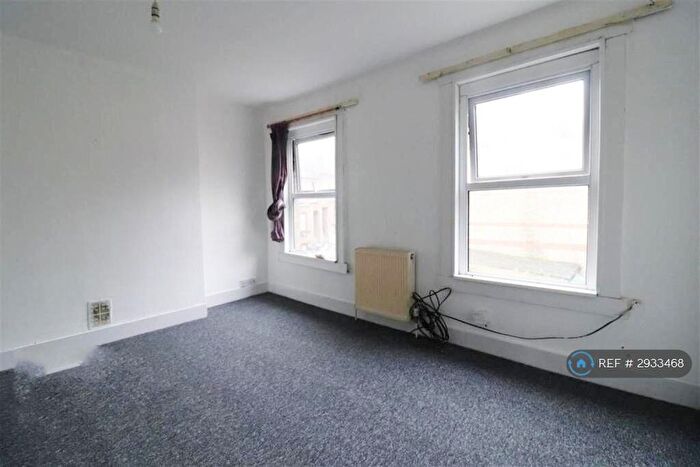 5 Bedroom Terraced House To Rent In Gladstone Avenue, Luton, LU1