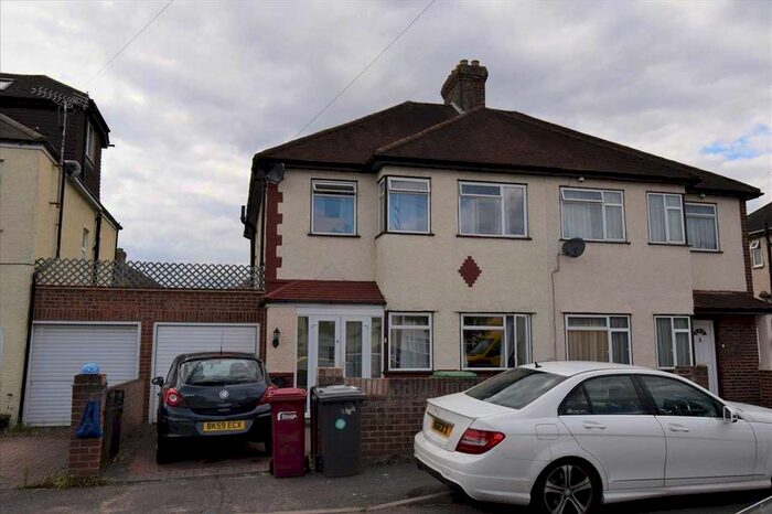 3 Bedroom Semi-Detached House To Rent In Midcroft, Slough, SL2
