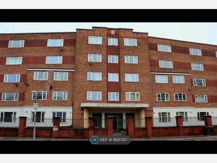 2 Bedroom Flat To Rent In Parrs Wood Court, Manchester, M20