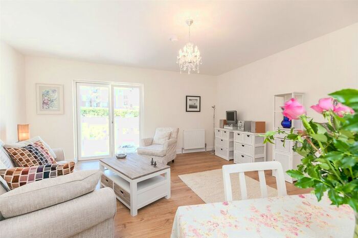 2 Bedroom Flat To Rent In Station Hill, North Berwick, EH39