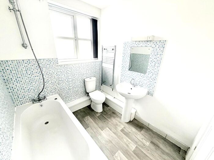 1 Bedroom Flat To Rent In Bell Street, West Bromwich, B70