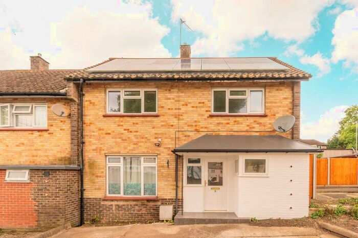3 Bedroom Semi-Detached House To Rent In Ivydene Close, Sutton, SM1