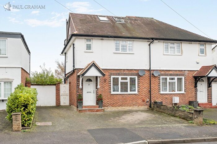 3 Bedroom Semi Detached House For Sale In St. Andrews Road, Carshalton, SM5