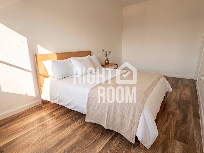 3 Bedroom Flat To Rent In Flat, Madina House, Downs Road, LU1
